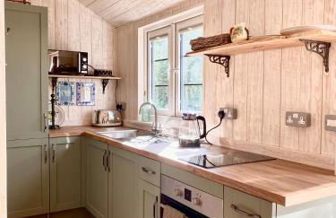 Robin Cabin with hot tub - Foto 13