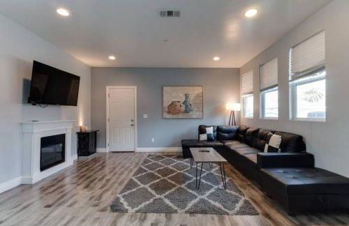 Stylish Modern Lake Balboa Retreat 3 Bedroom House - Foto 1