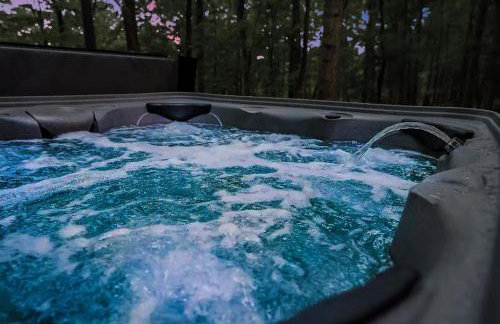 Hot Tub, Deck&Grill, Game Room, WiFi at Cute Cabin - Foto 23