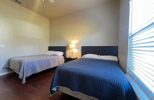 Cozy Room 2 Full Beds near Frost Bank Stadium WB2 - Photo 2