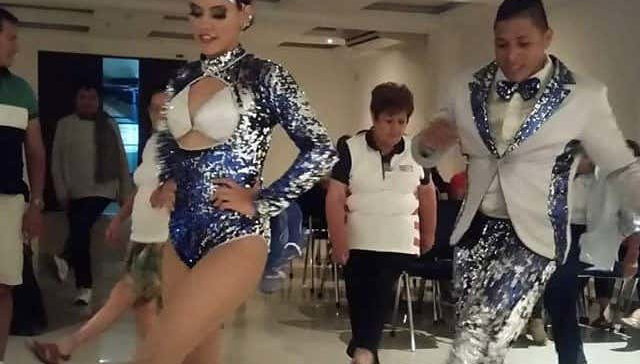 Tour por Cali + Clase de salsa caleña - Foto 3, Siguiendo los movimientos de los profesores de salsa