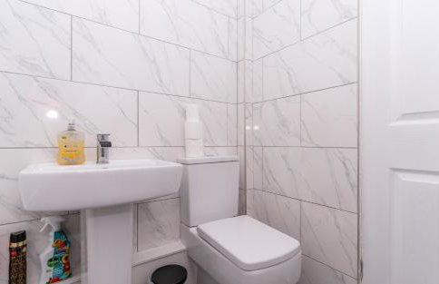 4 Bedrooms Homely House - Sleeps 6 Comfortably with 6 Double Beds,Glasgow, Free Street Parking, Business Travellers, Contractors, & Holiday-Goers, Near All Major Transport Links in Glasgow & City Centre, Perfect for Common Wealth Games 2026 - Foto 10