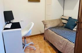 Ampio Appartamento su 2 Livelli nel Centro Storico, Ideale per Coppie o Gruppi da 2 a 5 Persone - Foto 13