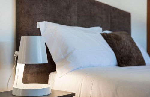 LovelyStay - Casas Brancas - Modern Apartment with Balcony & free private parking - Foto 16