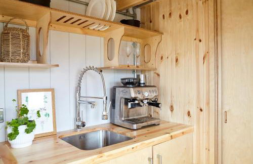 Aileen - Unique tiny house with wood fired roll top bath in heart of the Cairngorms - Foto 10