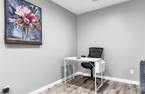 Easygoing 1BR Retreat near Dining and Fun Spots - Foto 13
