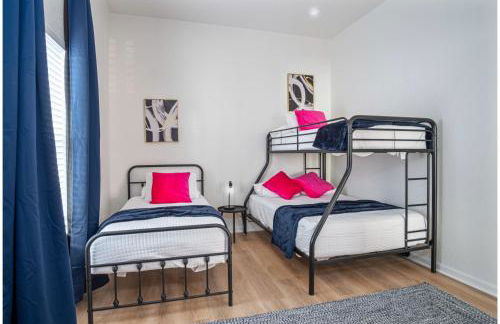 5BR3BA Minutes from the Action with Skyline Views - Foto 27