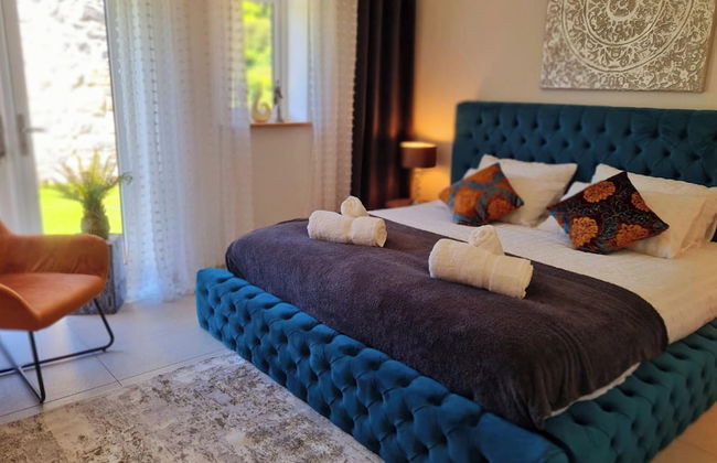 4 Bed Villa Sleeps 8 -private Terrace-free Parking - Foto 4