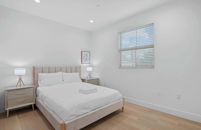 Not Affected by the Fire/modern Spacious Home With Parking & Fully Equipped Kitchen #3 - Foto 3