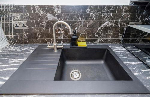 Lux Style Homes -1 BED APARTMENT close to City Centre - Free WIFI - Free Parking - Smart TV - Full Kitchen - Self Check In - Foto 39