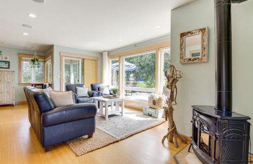 Steps to Beach: Home w/ Hot Tub in Oak Harbor! - Foto 7
