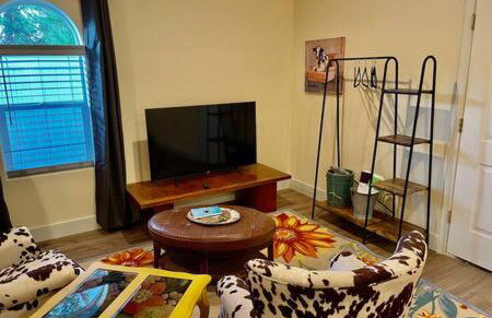 Crazy Cow Private HOT TUB BBQ Sleeps 2 - Foto 7