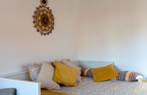 Charmingly Renovated Village House in Sintra, Penedo - Photo 53