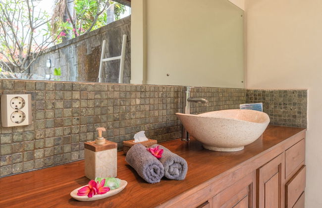 Villa Lotus Kayuputih - Foto 26