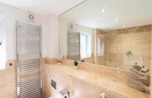 Trewhiddle Retreat V25 by Together Travel - Luxury 4-Bedroom Villa - Foto 24