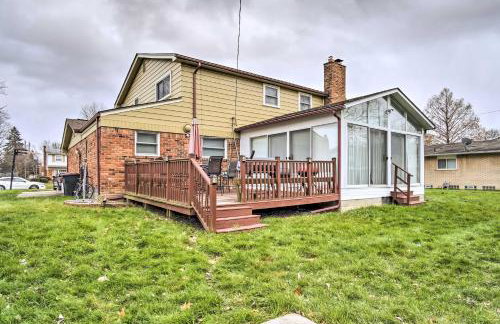 Suburban Detroit Home with Porch, Yard and Fire Pit! - Foto 17