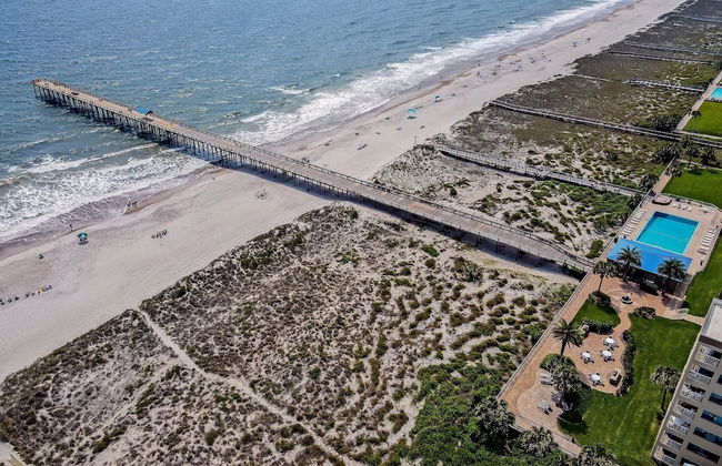 Spacious Oceanfront Condo, Easy Access to Private Fishing Pier by RedAwning - Foto 40