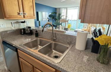 Oceanfront 1 BR Oasis w Parking & Pool 107 - Foto 23