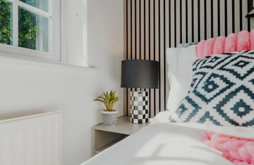 NovaCrest - Stylish 3 Bedroom with Parking - Sleeps 5 - Foto 39