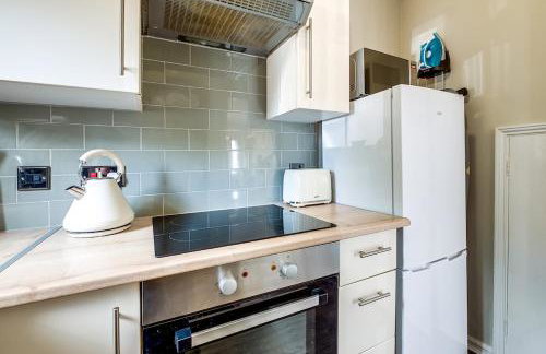 Wheatley House - Great Location - Free Parking, Self-Check-In, Fast Wifi and Smart TVs by Yoko Property - Foto 25