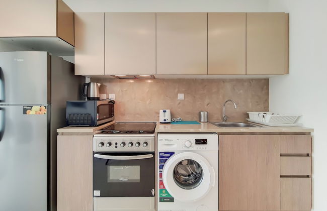 GreenFuture - High-Rise Sleek Studio With Panoramic City Views - Photo 7