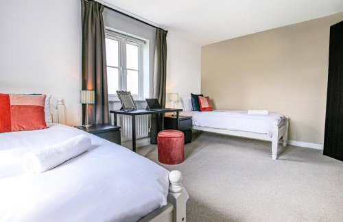 Premium 4 large double bed townhouse in Bicester, next to Bicester Village - Foto 18