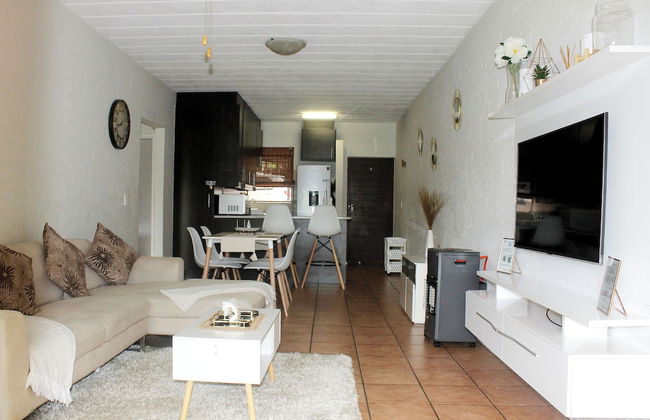 Exquisite 2 Bedroom Garden Townhouse in the Heart of Fourways - Photo 15