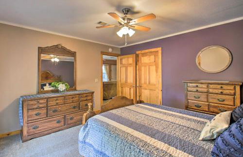 Kayaks and Boat Dock Lakeside Hot Springs Retreat - Foto 17