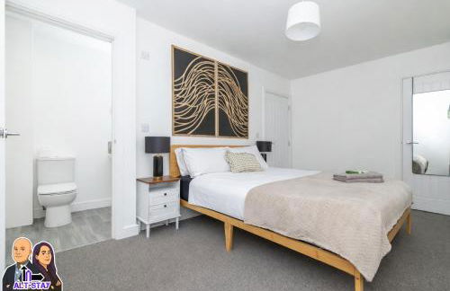 Elizabeth by Alt-Stay - 2 Bed En-Suite House - Parking, WiFi & King Bed - Contractors & Relocations - Weekly & Monthly Rates - Foto 1