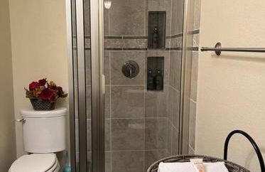 Entire 2br 2ba hilltop view home Sleeps 8 pets 4 acres Jacuzzi Central AC Kingbeds Office Free WiFi Parking Full Kitchen Refrigerator Washer Dryer Furnished Three 3 Large Sunset Dining Patios Grill Stovetop Oven Hiking Wildlife Firepit Quiet very Secluded - Foto 42