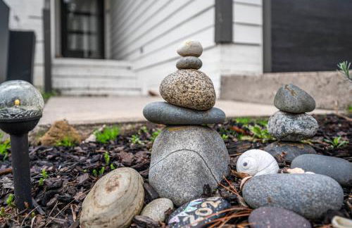 Tranquil Light-Filled Retreat 3BR Ranch - Photo 57
