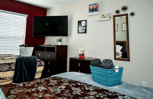 4 - Bed home, w/ Cali King Bed - 12 mins. to DTWN - Photo 15