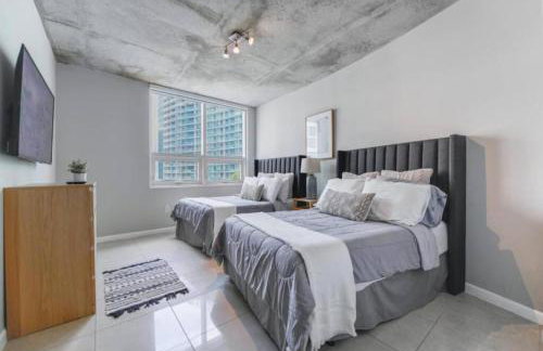 Amazing Condo with Pool at Midblock Miami - Foto 12