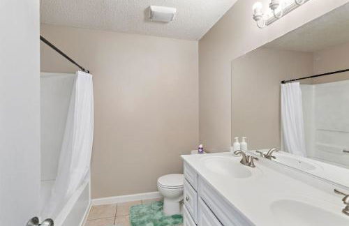 Townhouse in Lenexa by YDSH GuestMind - Foto 22