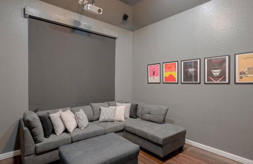 Glamorous Mansion w Private Pool and Cinema Room - Photo 6