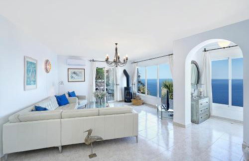 Breathtaking Seaside Villa with Heated Saltwater Pool & Panoramic Terraces - Foto 6