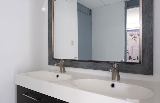 Brisa Marina 2BDR Pool Parking Beachside - Photo 9