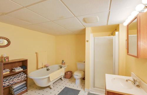 Maine Retreat with Ocean Views, Walk to Downtown! - Photo 19