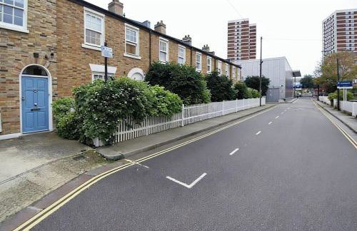 Amanah Properties - Elegant Home in Shepherds Bush, steps from Westfield, Sleeps 8 - Foto 16