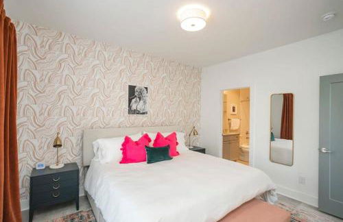 Roof Deck Grill VIEWS 2 Miles from Broadway - Foto 11