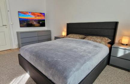 Zentrum Apartment - OLED TV - PS4 - Balkon - Parking - Photo 6