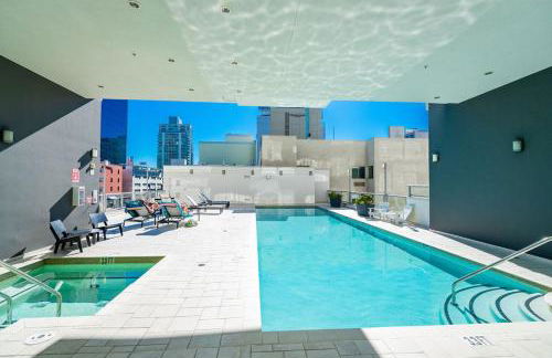 Cityscape Elegance with Water Views - Foto 48