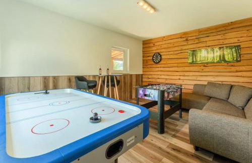 Spacious Home Sauna Hot Tub Pool Patio BBQ - Photo 14