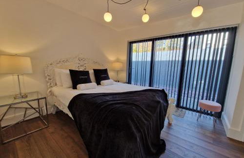 Modern & Spacious 5 Bedroom Bungalow with Parking Near Brecon Beacons & Bike Park Wales - Photo 20