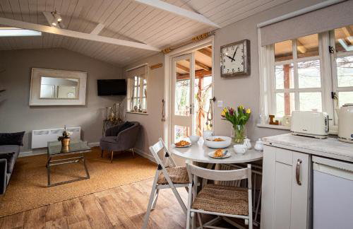 Treetops Lodge, Bantham, South Devon, a tranquil rural retreat - Foto 12
