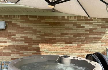 Delightful 3 Bd Home with King size bed, hot tub, playground! - Foto 41