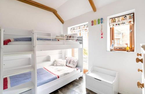 Re-imagined Stone Barns in the Country Near the Coast - Foto 23