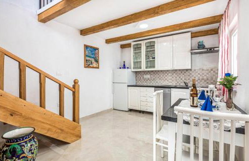 1 Bedroom Beautiful Home In Jurdani - Foto 2