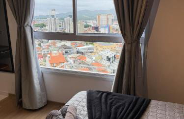 Studio 63 novo, luxuoso e completo com ar condicionado e cama Queen Size - Centro Mogi - Até 4 Pessoas - Foto 56