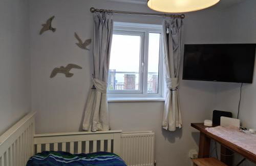 Beach View Couples Retreat Aberavon Beach Direct Seafront panoramic Sea Views large driveway parking - Photo 8
